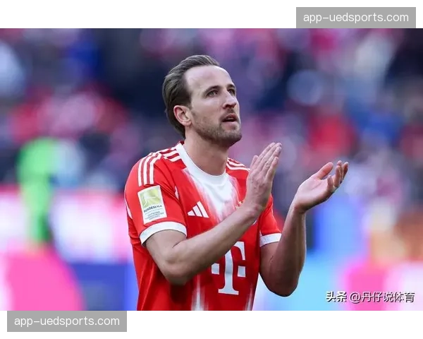 勒沃库森三中卫体系肋部空当被反复冲击 上半场零射门反映防守结构性问题